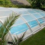 Abri de piscine semi-haut transparent